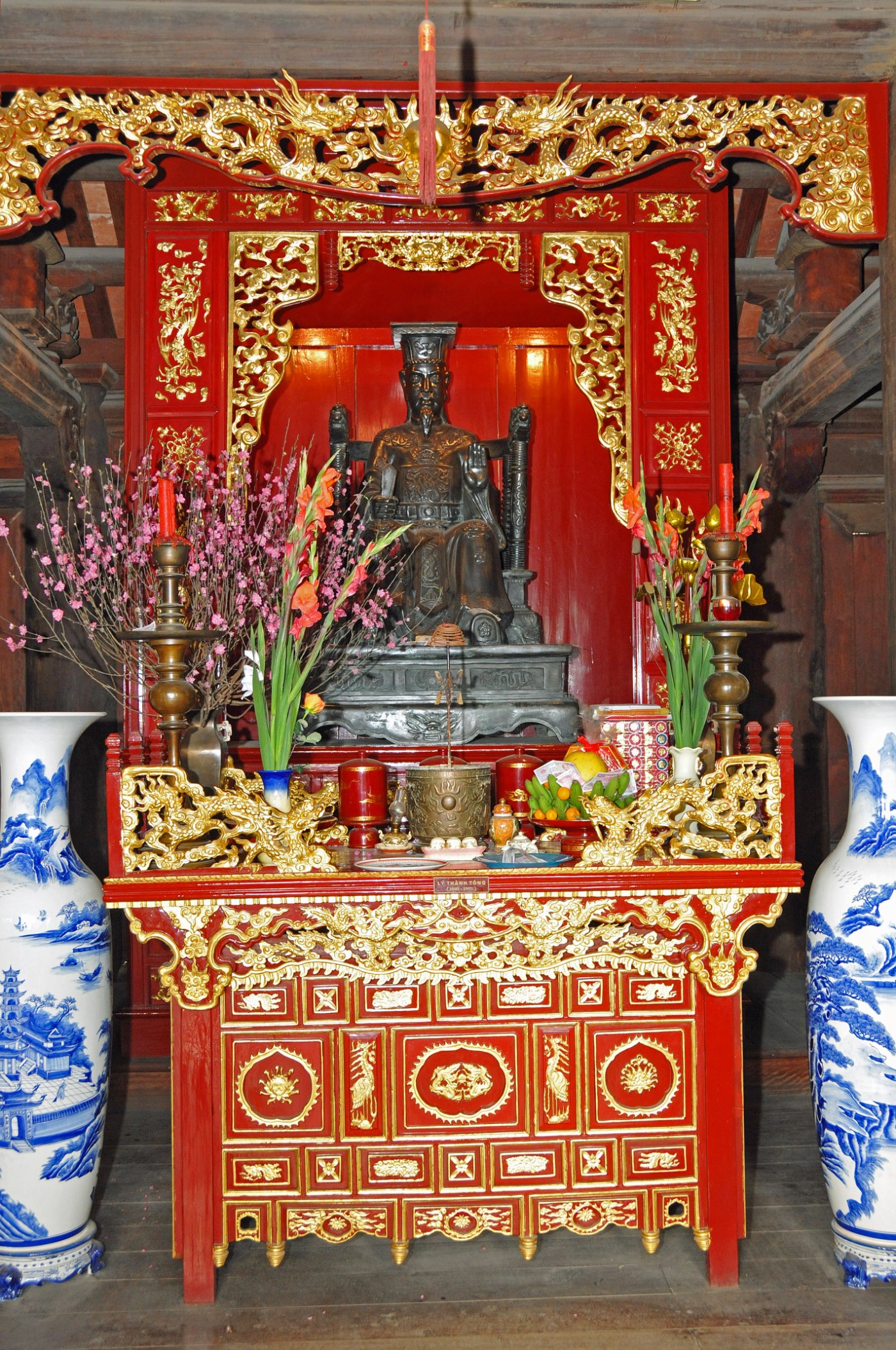 A bronze statue of a Vietnamese emperor seated in robes