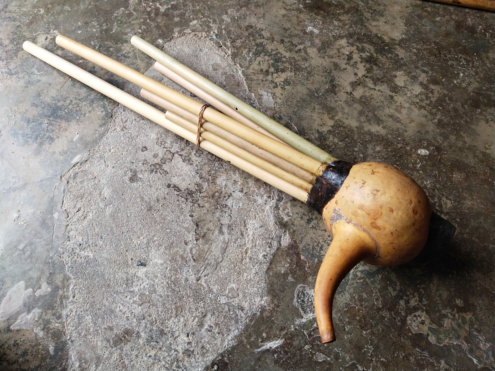 A gourd mouth organ with six bamboo pipes